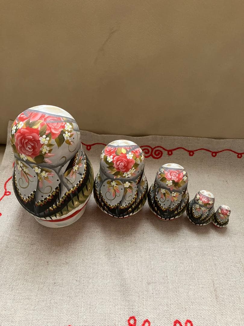 スヴェトラーナ・ニコラエヴァさんのマトリョーシカ 5個セット