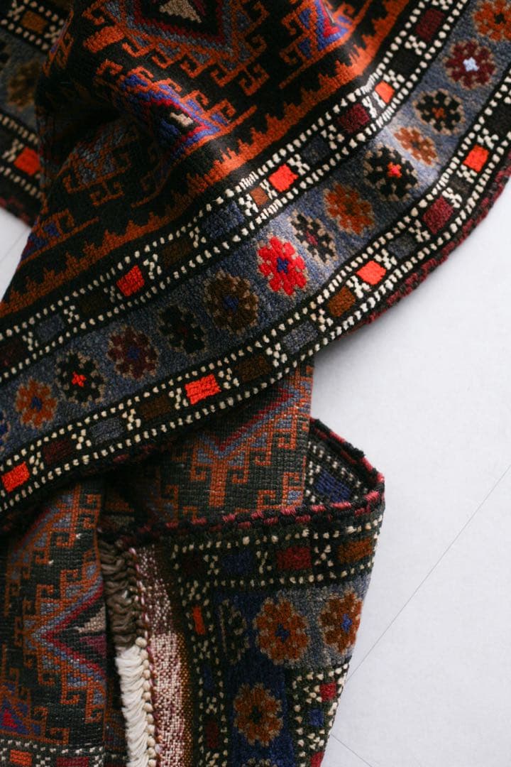 150cm×83cm バルーチ　トライバルラグ　ヴィンテージラグ　ソファサイズ