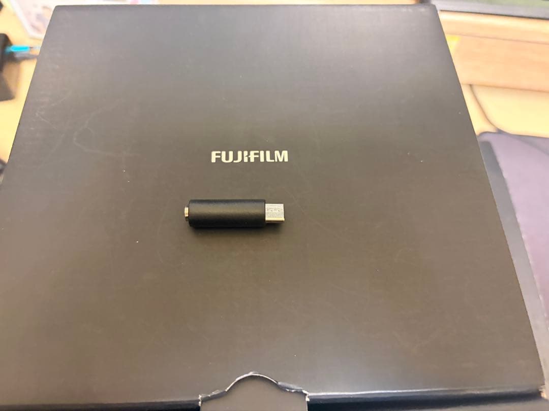 【美品】FUJIFILM X-E4 ボディ シルバー（保証書箱取説等あり）