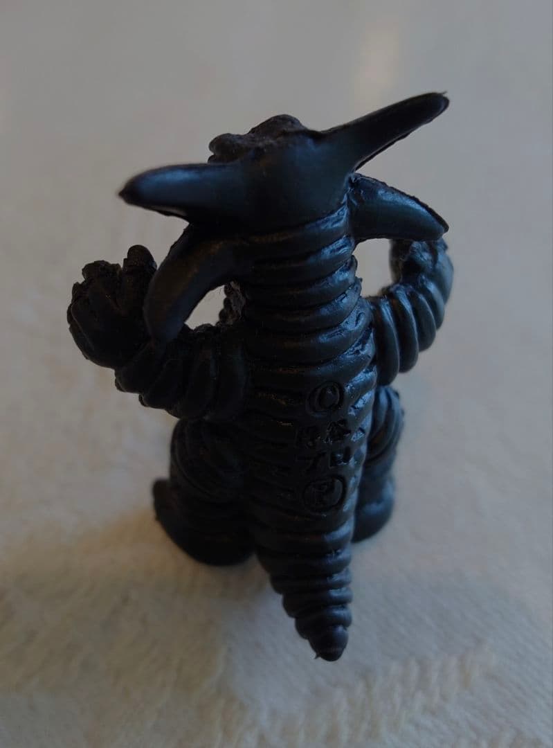 ウルトラマン　怪獣　消しゴム　ゴモラII　黒色　スプレー　美品　レア