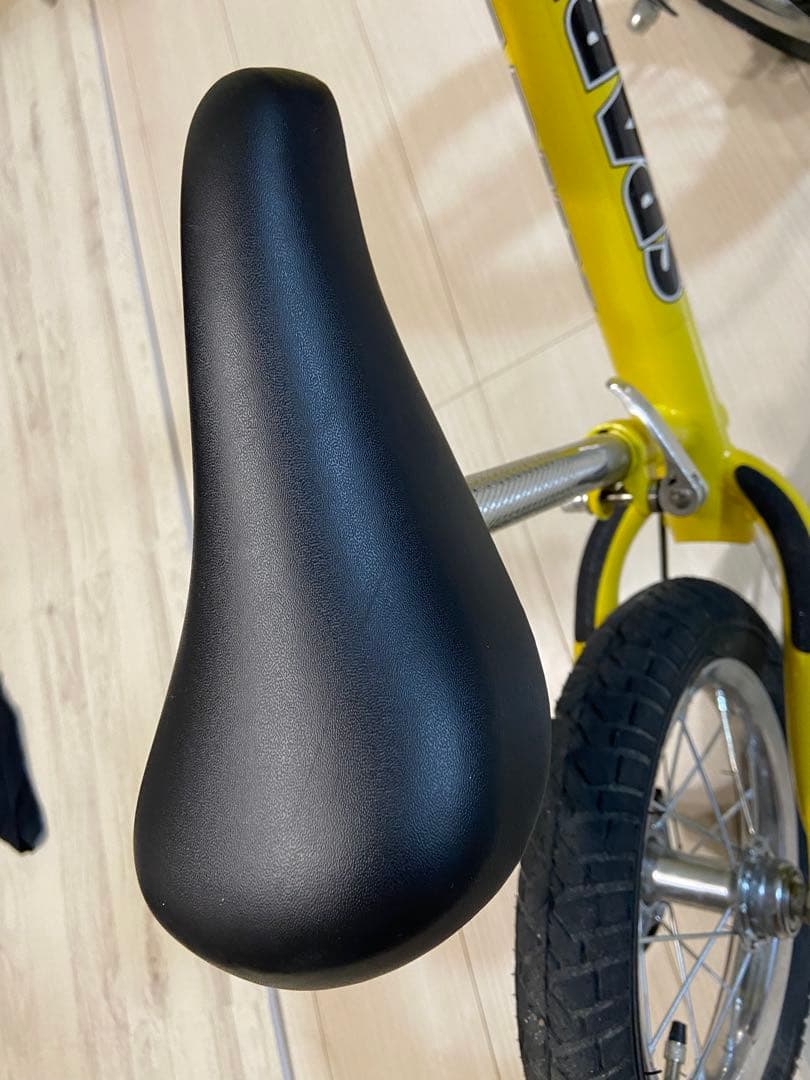 【送料込•中古】ブレーキ付きキッズバイクスパーキーSPARKYとヘルメットセット