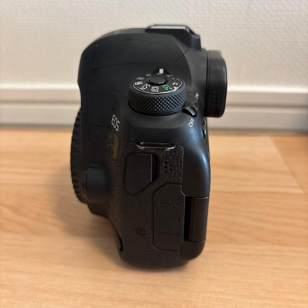 【極上美品】Canon EOS 6D Mark II 本体