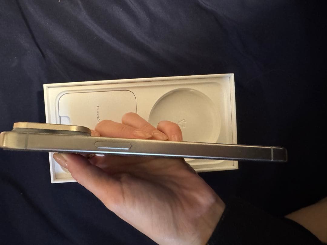 美品iPhone 15 Pro Max 256GB ナチュラルチタンニウム 本体