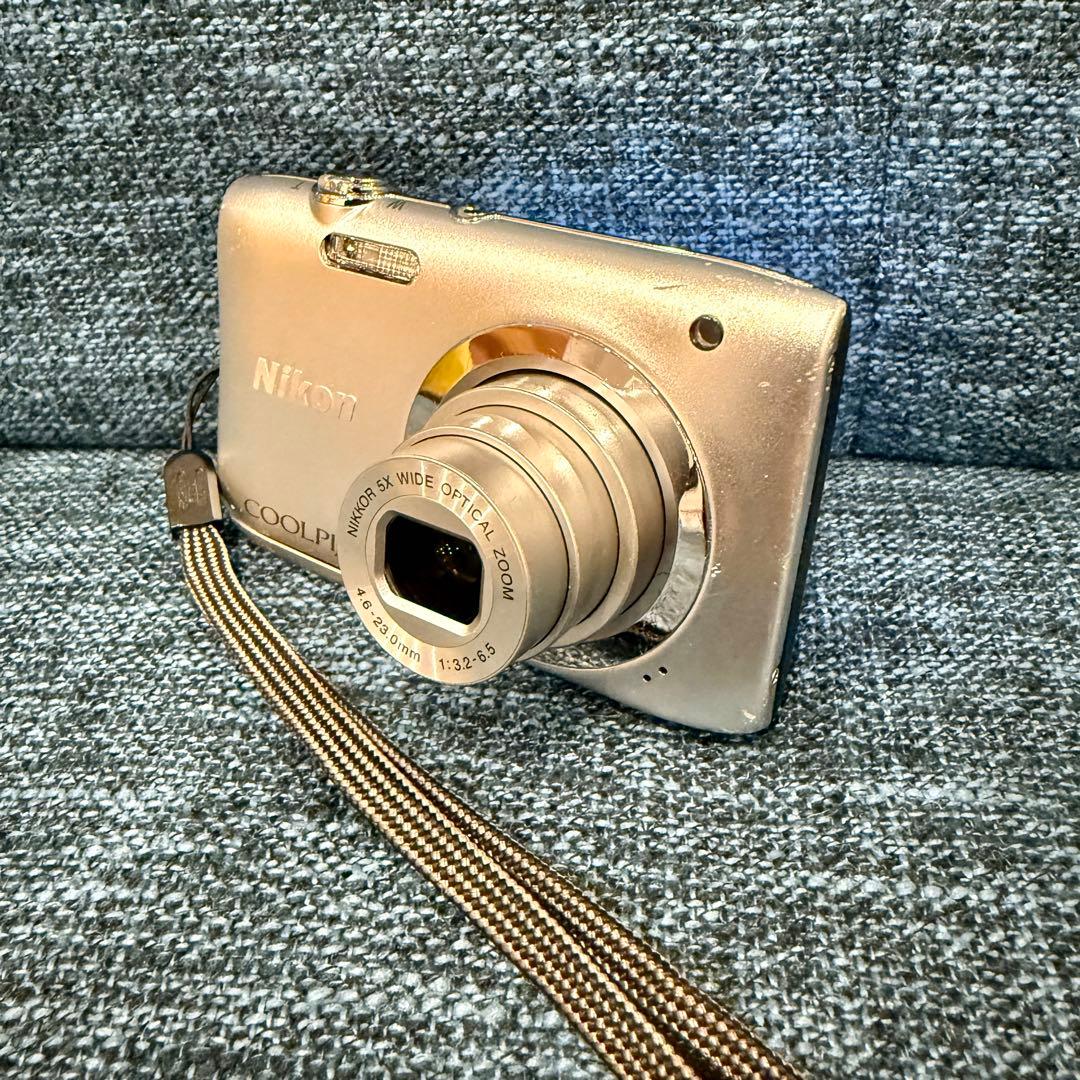 Nikon COOLPIX A100 シルバー Digital Camera