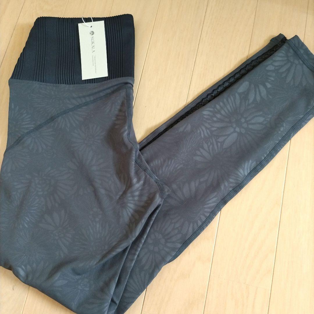 「新品未使用」LAVA　エンボスレギンスヨガパンツ Mサイズ