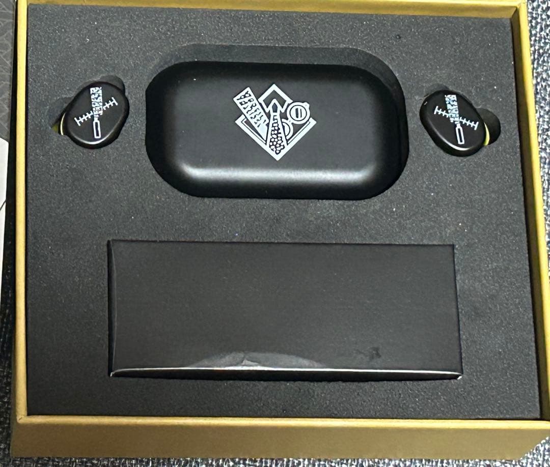 TRUE WIRELESS STEREO EARPHONES 七海建人　モデル