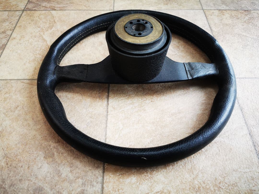 momo 　モモ　ステアリング　V35　S13シルビア