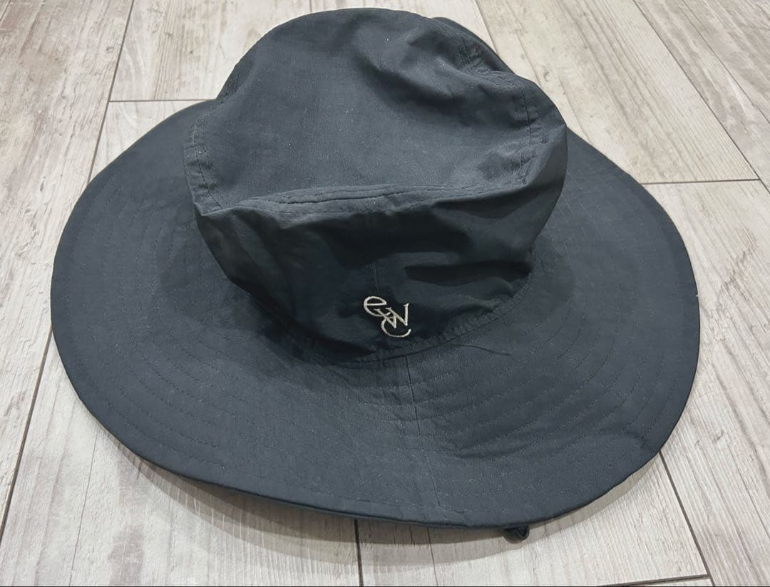 emmi × NEW ERA ewcアドベンチャーハット