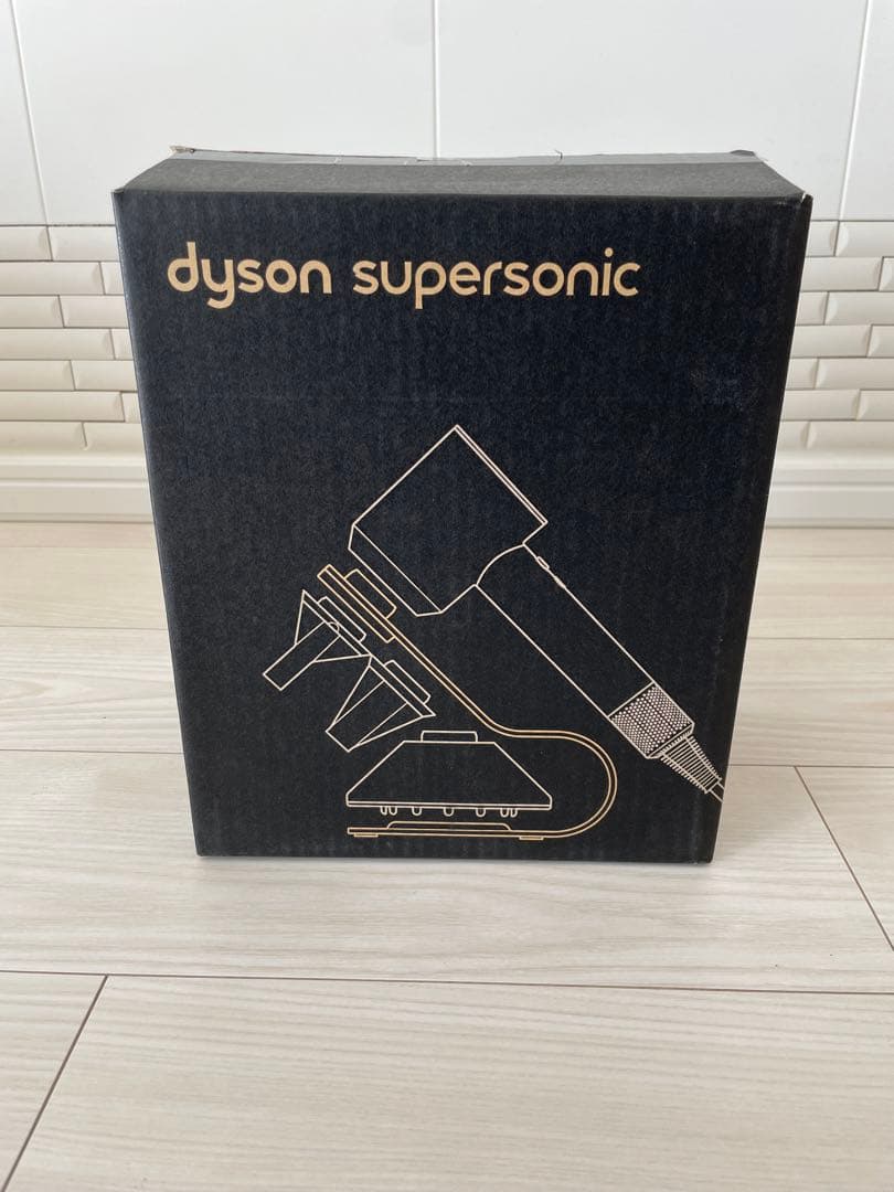 dyson supersonic ヘアドライヤー ブラックスタンド付き