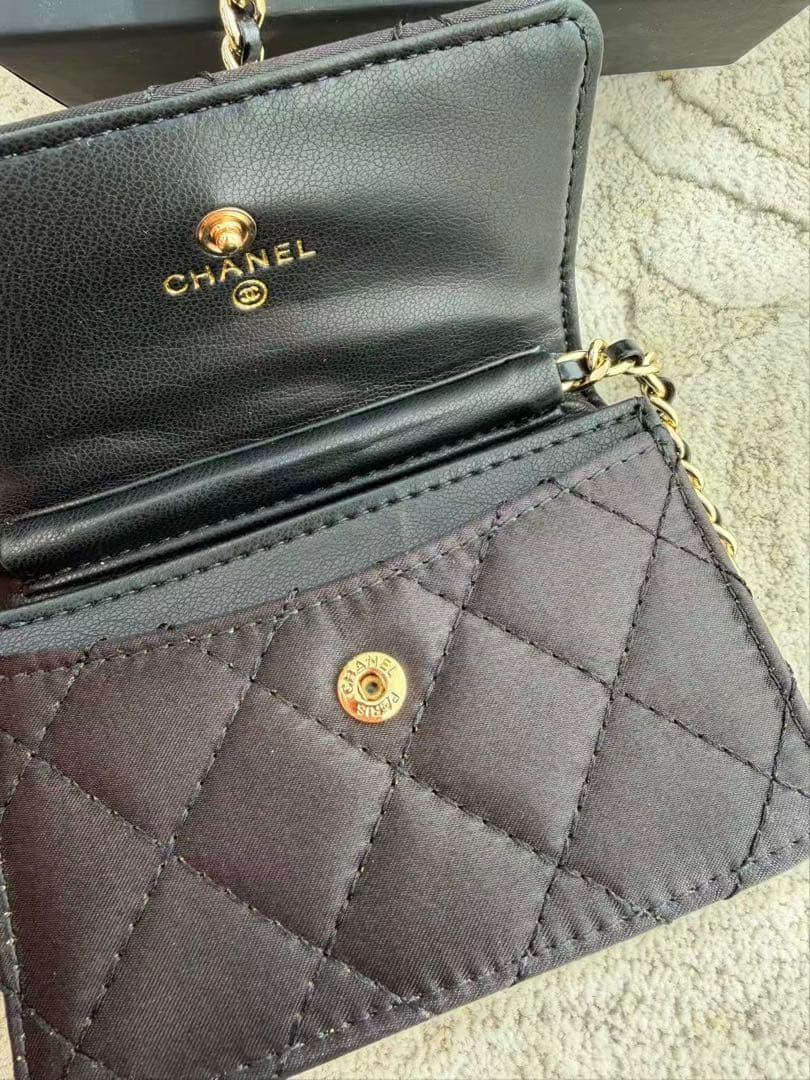 CHANEL ビューティーノベルティ　ブラック ショルダーカードケース