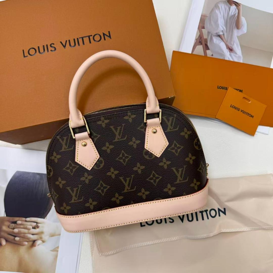 モノグラムショルダーバッグ