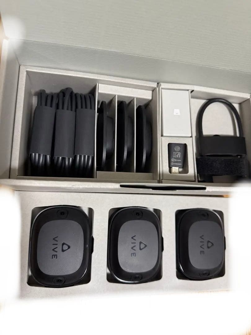 【美品】VIVE Ultimate tracker 3+1 Kit