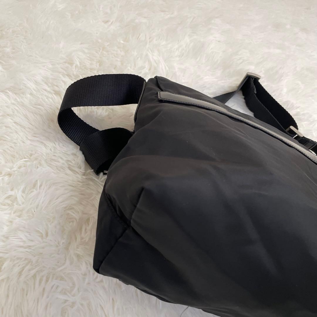 美品 PRADA ショルダーバッグ ナイロン ブラック 三角ロゴプレート
