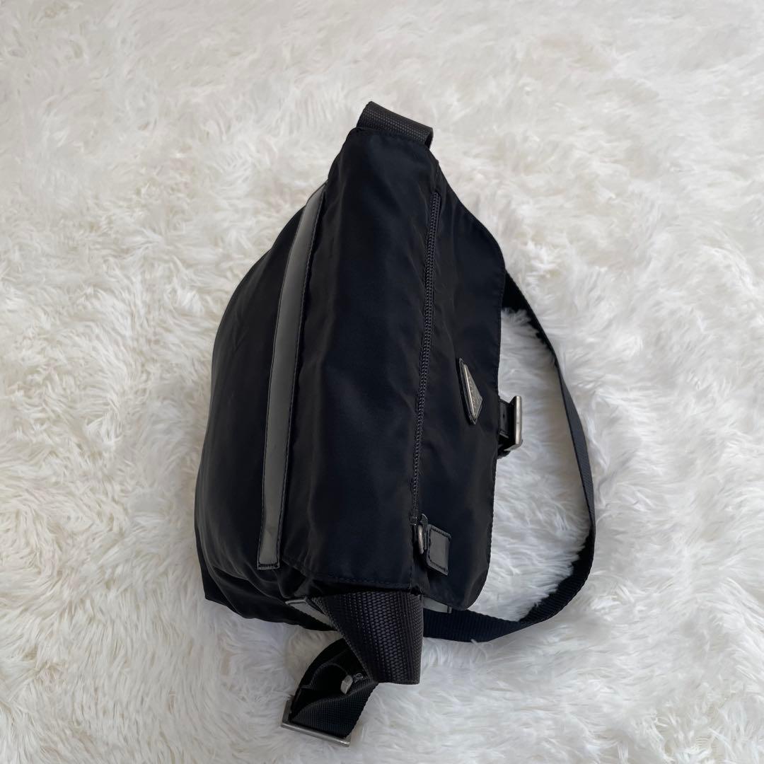 美品 PRADA ショルダーバッグ ナイロン ブラック 三角ロゴプレート