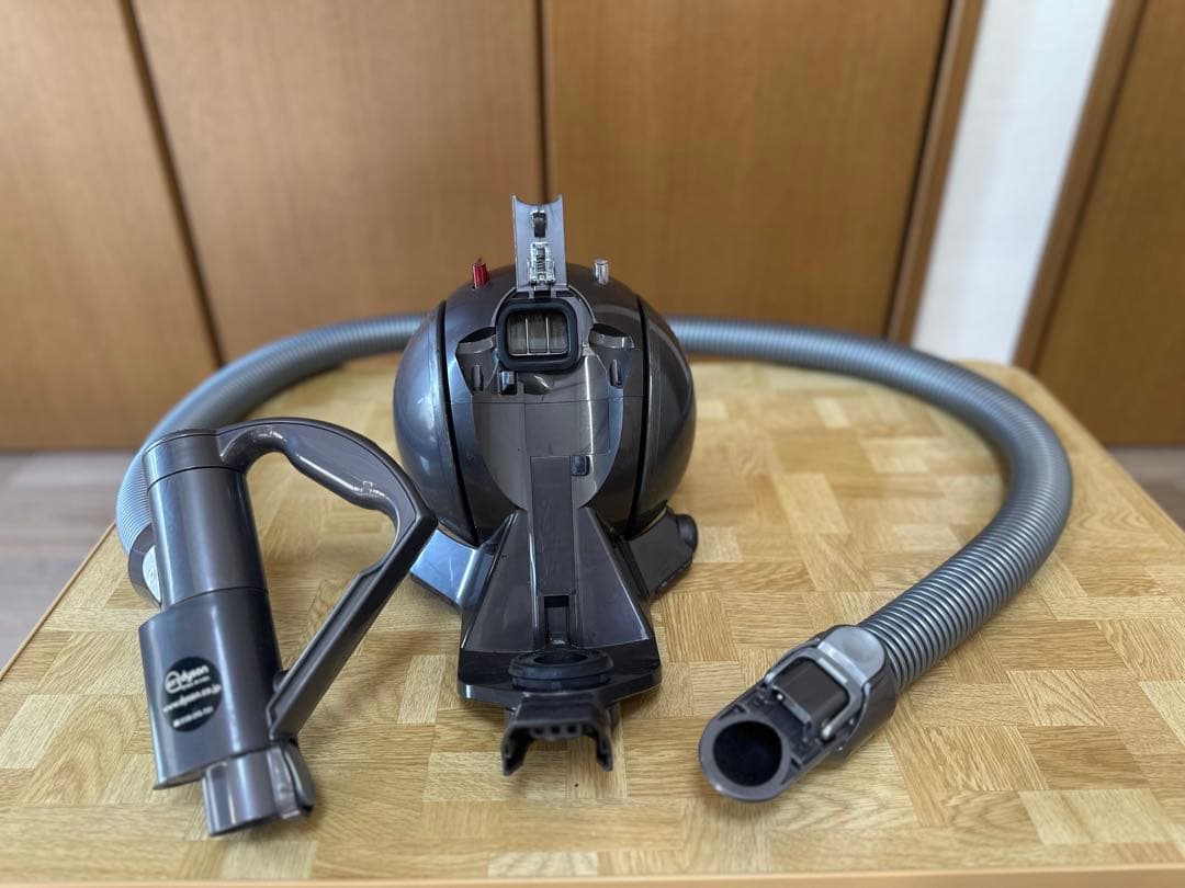 HK　ダイソン　キャニスター掃除機　DC48 分解清掃済み＆一部新品部品