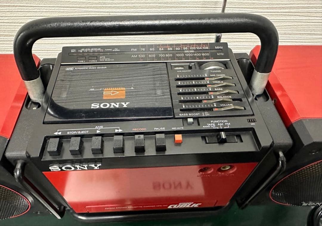 美品ソニーSONY CFS-700 キューブリック 赤 レトロラジカセ　ラジオ