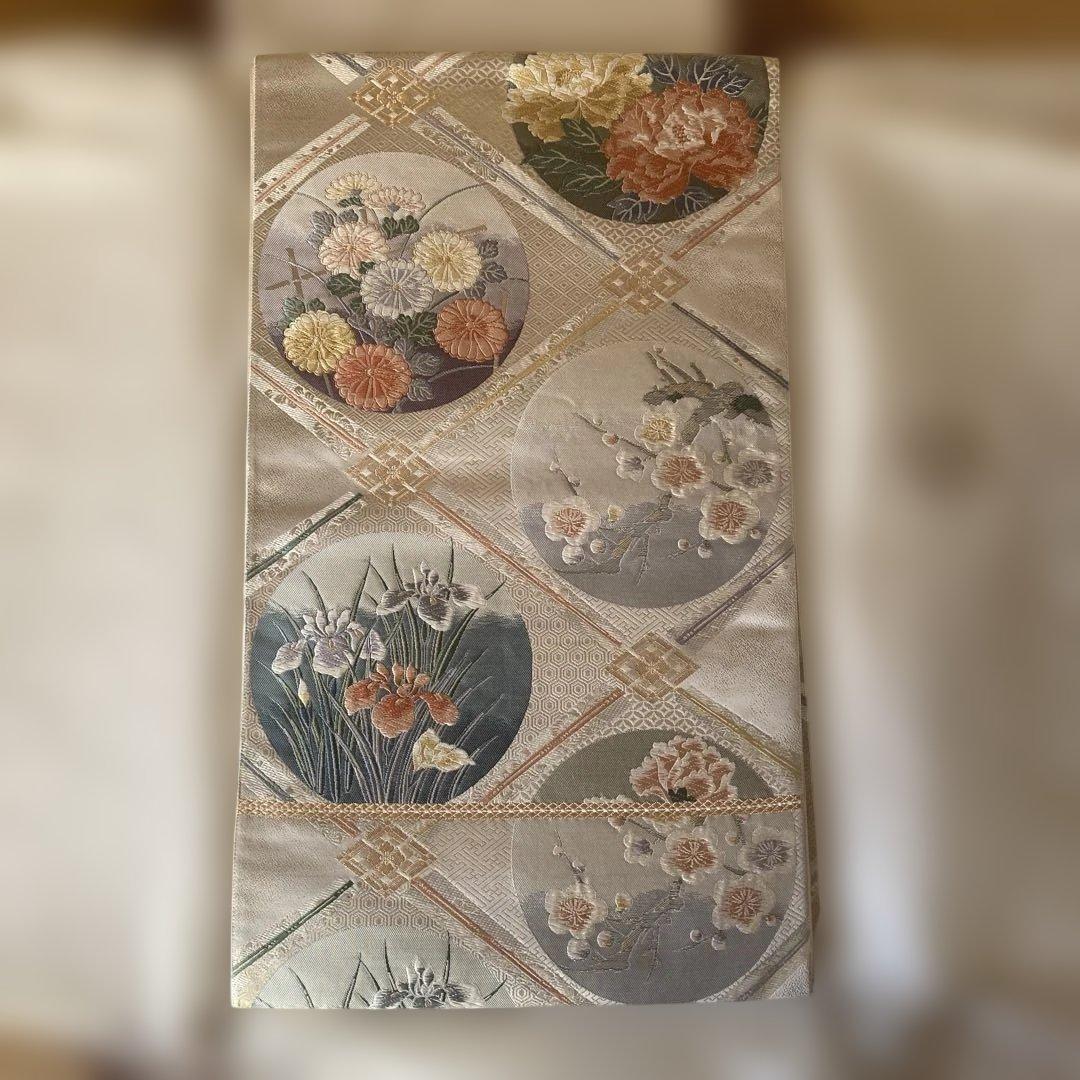 花柄刺繍の伝統的な和装用帯　成人式　結婚式