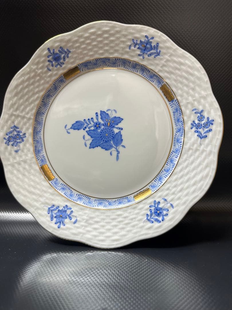 ハンガリーの高級磁器ブランド「ヘレンド」のアポニーシリーズのプレート　4色