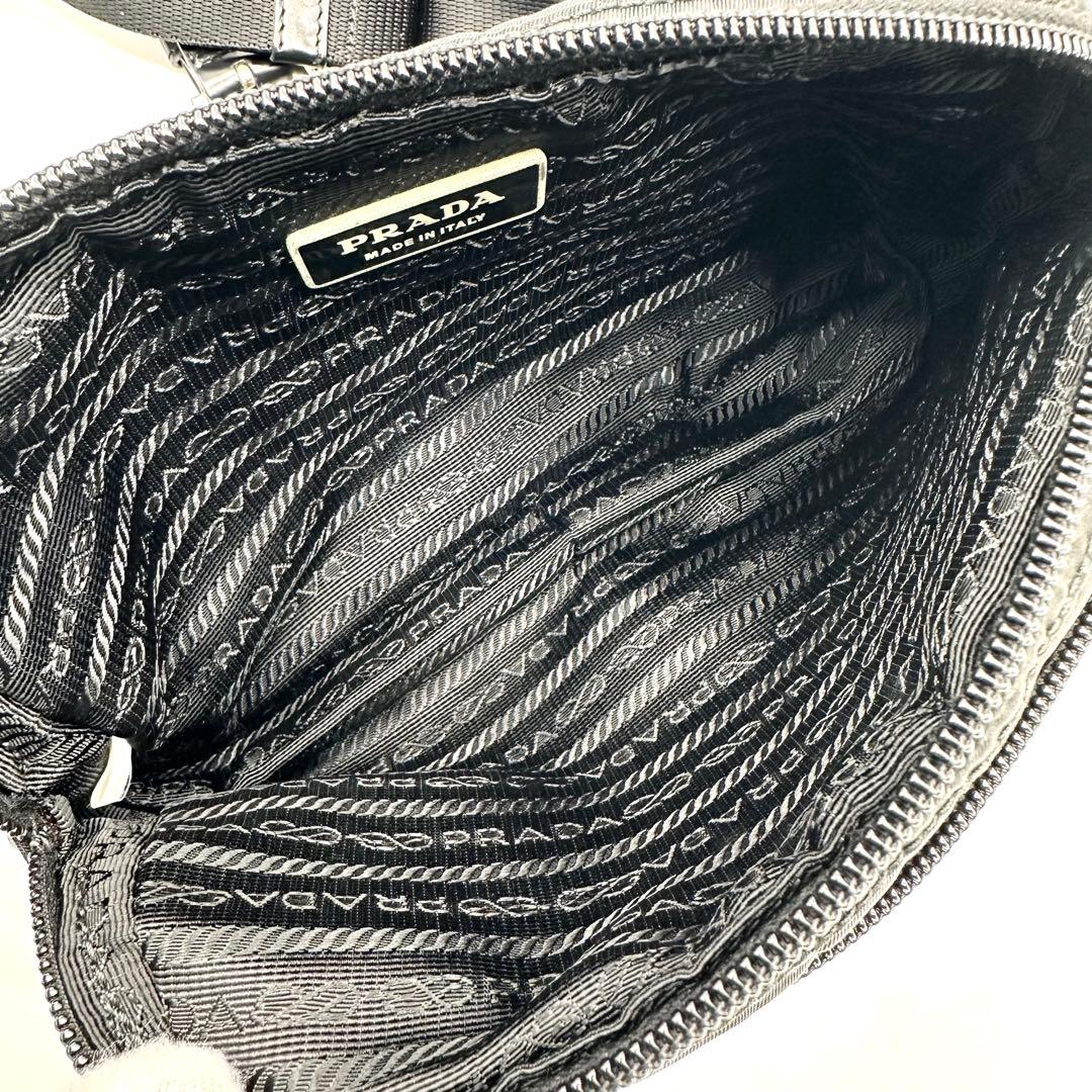 ✨美品✨プラダ ウエストバッグ 三角ロゴプレート ベルト ナイロン ブラック