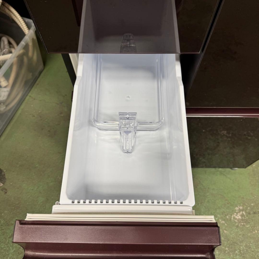 277 送料設置無料　SHARP　自動製氷機能付き大型冷蔵庫　ガラスデザイン