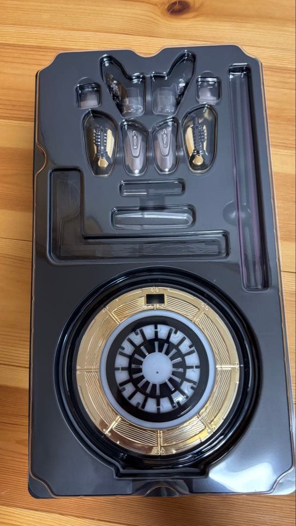 ホットトイズ　 『アベンジャーズ』アイアンマン・マーク7（ブラック＆ゴールド版）