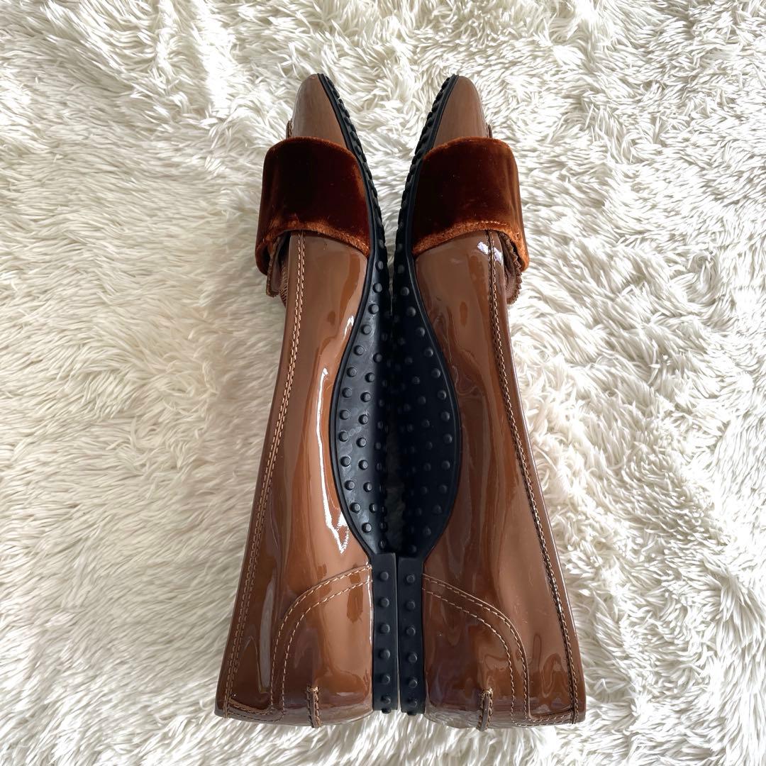 美品✨TOD'S パテントレザー　ポインテッドトゥ　フラット　パンプス　茶