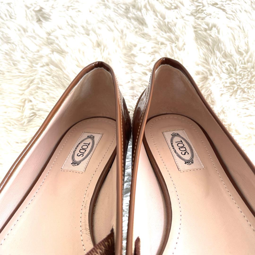 美品✨TOD'S パテントレザー　ポインテッドトゥ　フラット　パンプス　茶