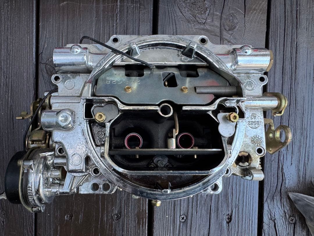 ジャンクEdelbrock AVS2 650fcm OHキット付き