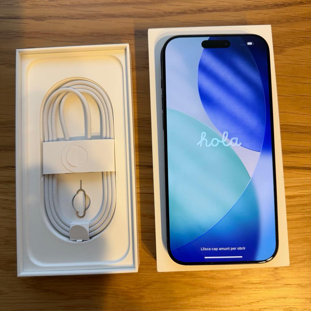 iPhone 16 Pro max ブラックチタニウム　256GB SIMフリー