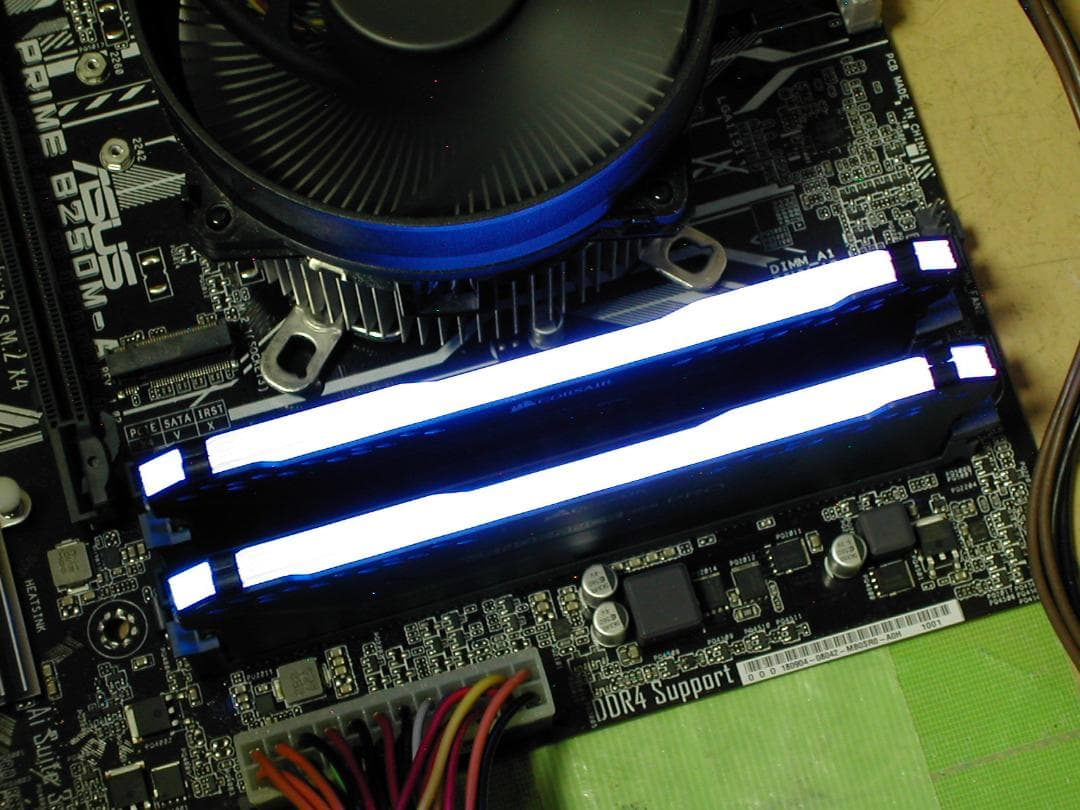 合計16G　CORSAIR VENGENCE RGB PRO　2枚