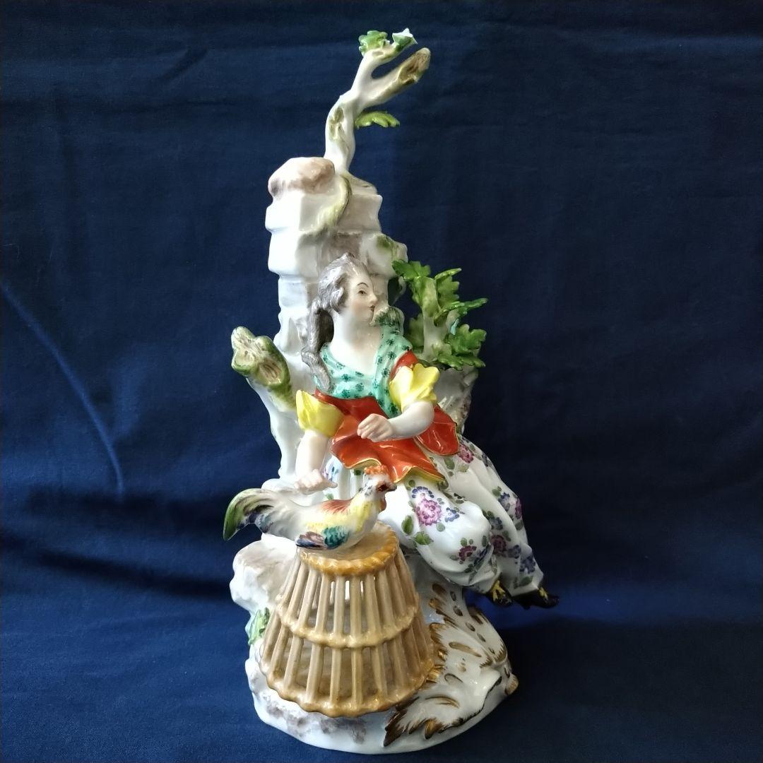 ✤マイセン(Meissen)フィギュリン✤『大きな籠のそばで座る女性』