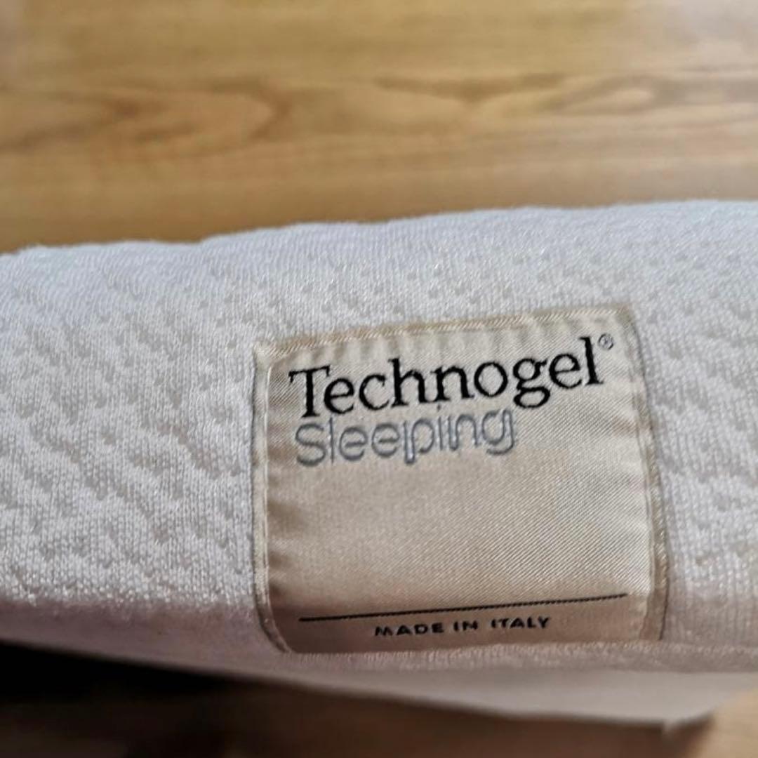 テクノジェルスリープイングコントワーピロー カバーなし