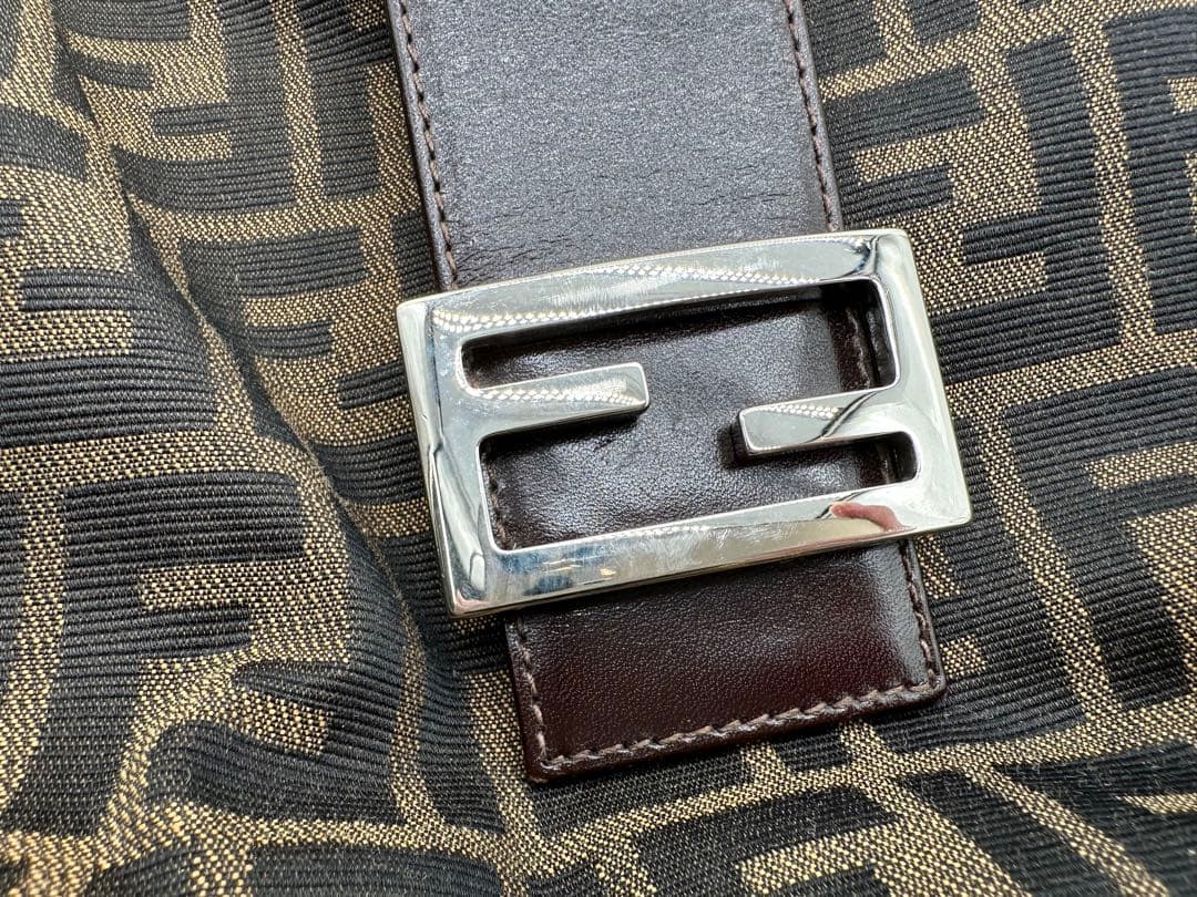 美品Fendi ロゴハンドバッグ