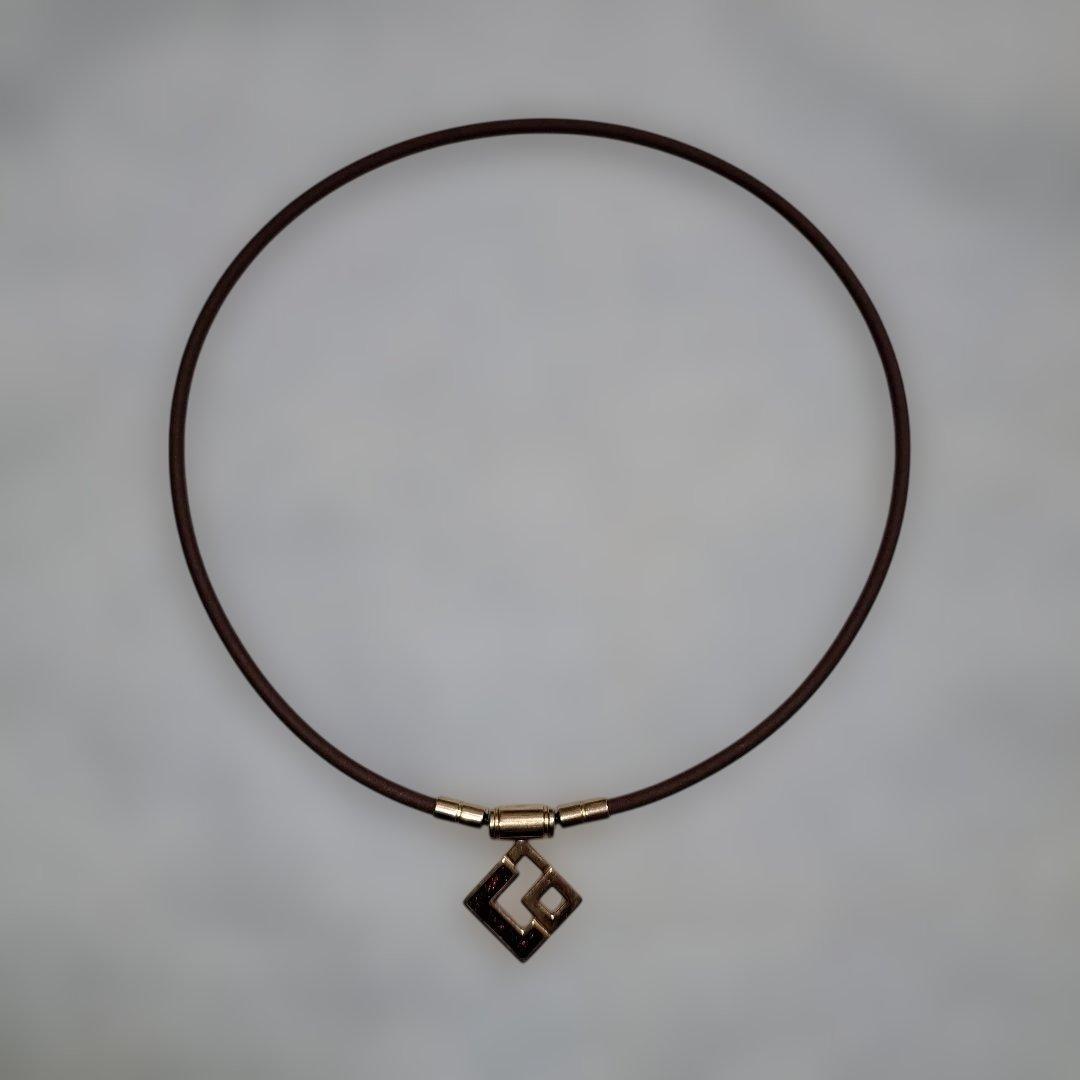 ブラウンレザー風ネックレス 幾何学デザイン