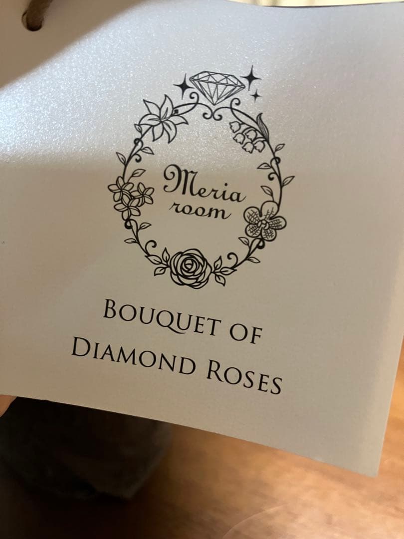 12本の赤バラ花束とガラス花瓶セット　ダイヤモンドローズ　プレミアムモデル