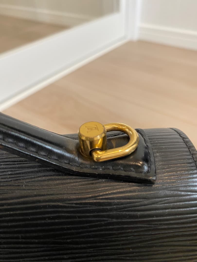 Louis Vuitton エピレザー ブラック