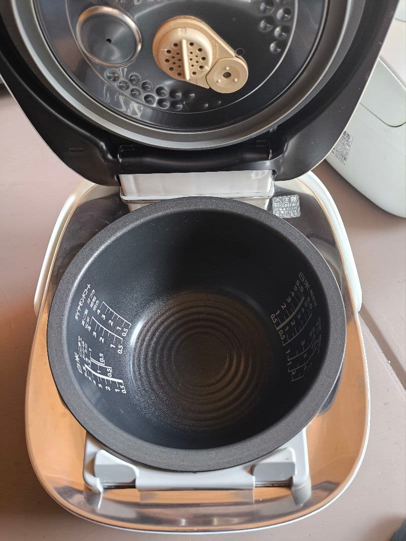 TOSHIBA RC-10VXN 炊飯器 2019年製