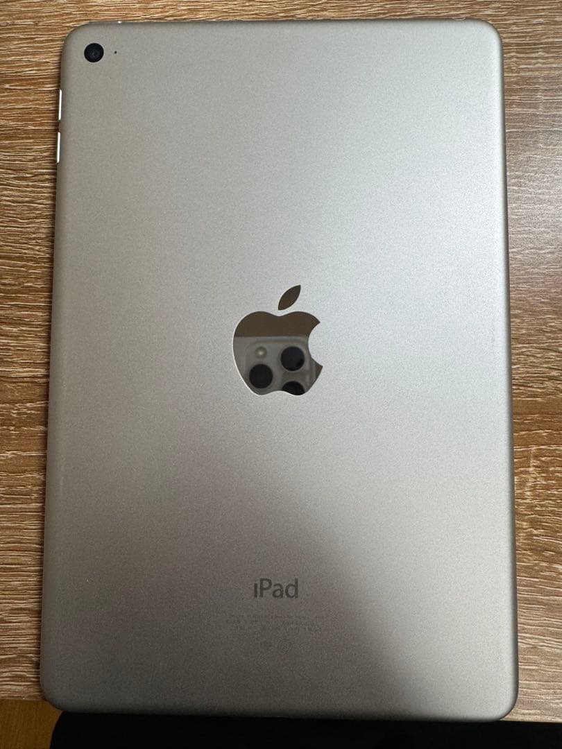 iPad mini 4（128GB / Wi-Fiモデル / シルバー）