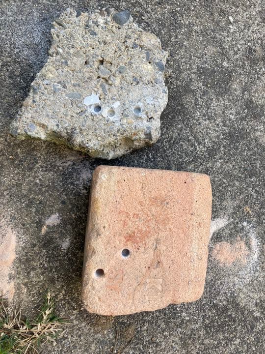 硬い石、レンガなどに穴を開けるダイヤモンド工具