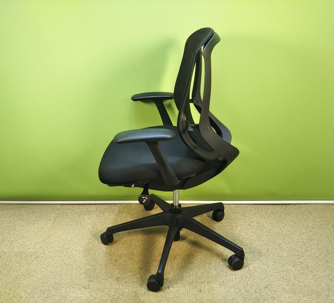 ax　オカムラ　シルフィーチェア　ローバック　固定肘　前傾機能　メッシュ　中古品