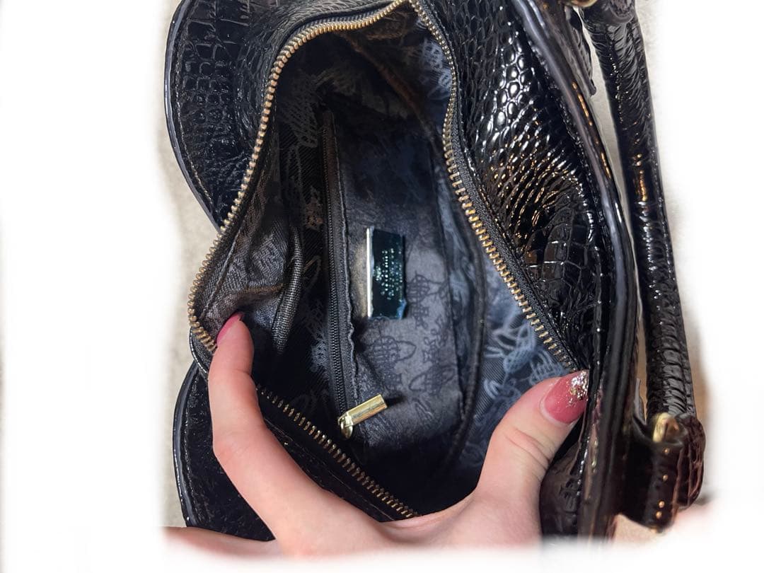 ハート型 クロコダイル風 ショルダーバッグ ブラック　ヴィヴィアン