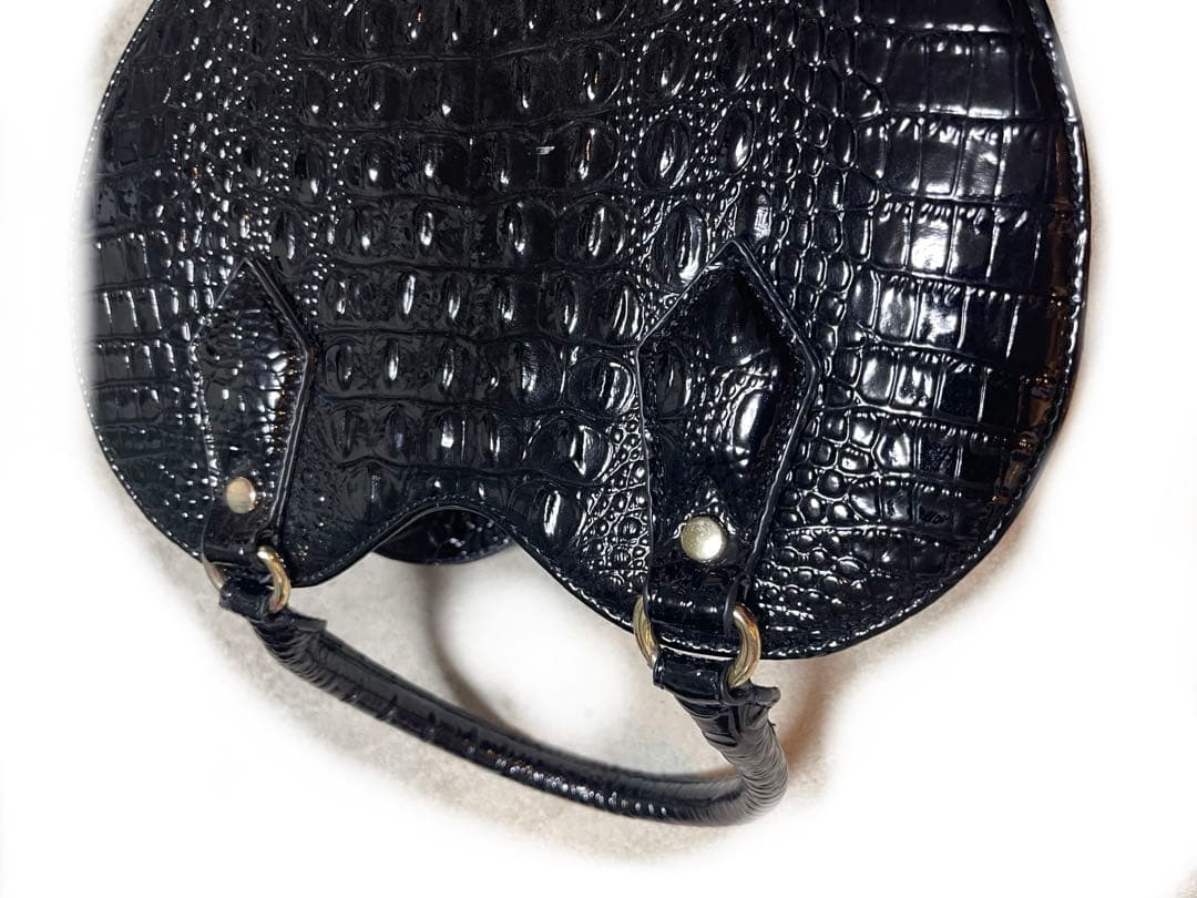 ハート型 クロコダイル風 ショルダーバッグ ブラック　ヴィヴィアン