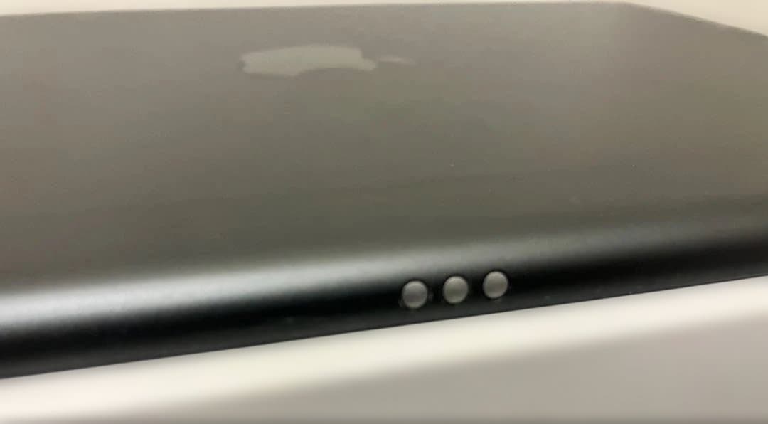 【即利用可】Apple iPad 32GB 本体 充電器付 第7世代 Wi-Fi