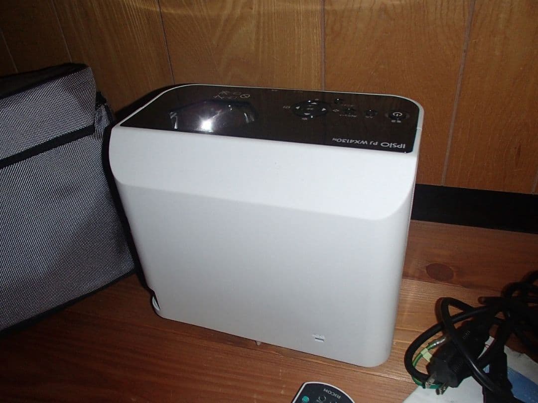 625H使用☆RICOH IPSiO PJ WX4130N 超短焦プロジェクター