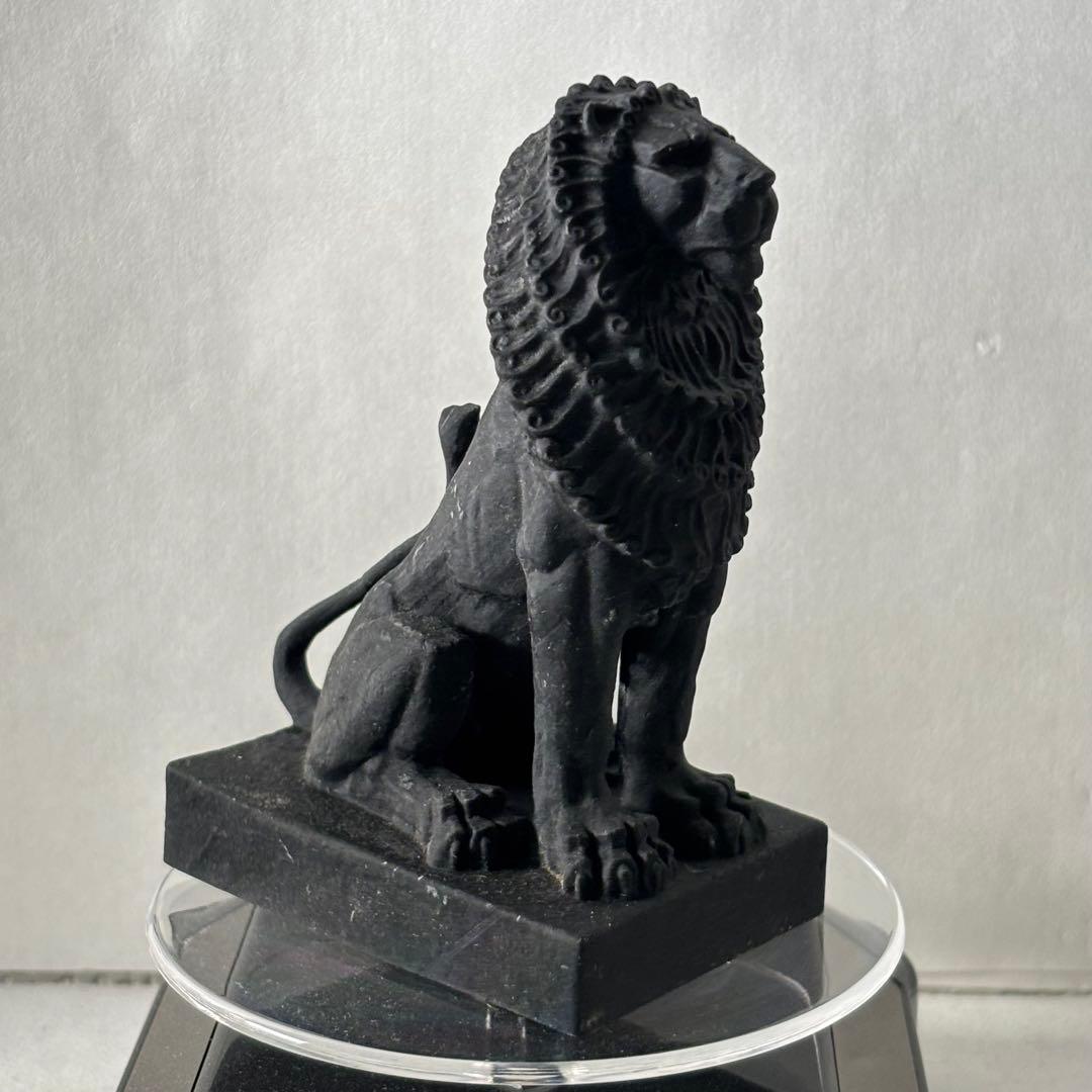 Usagi♡　レーヴェ/ライオンの像