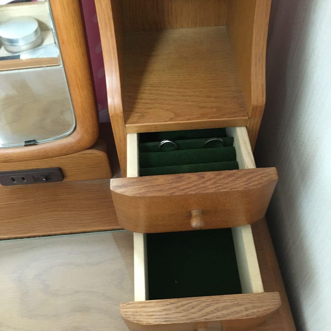 鏡台　ドレッサー　ライト、コンセント、引き出し付き