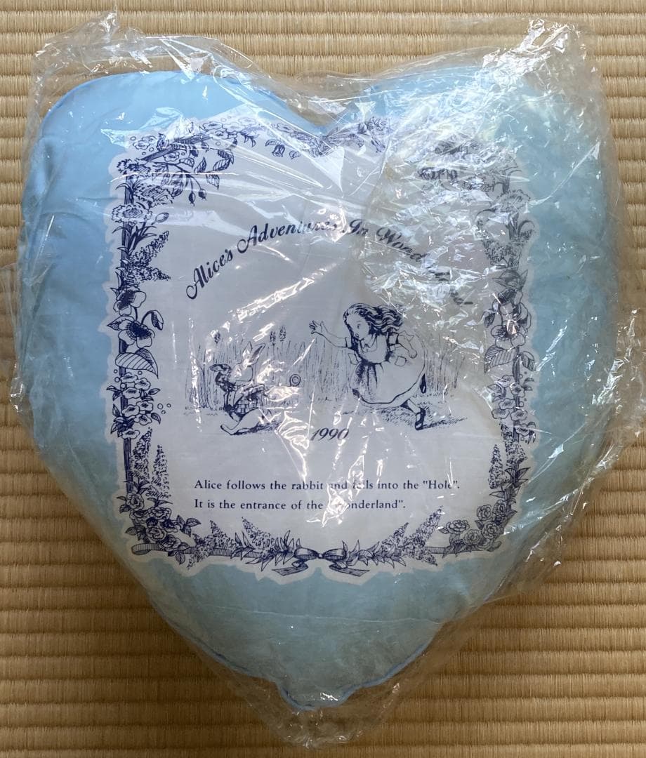 不思議の国のアリス　クッション　２個セット