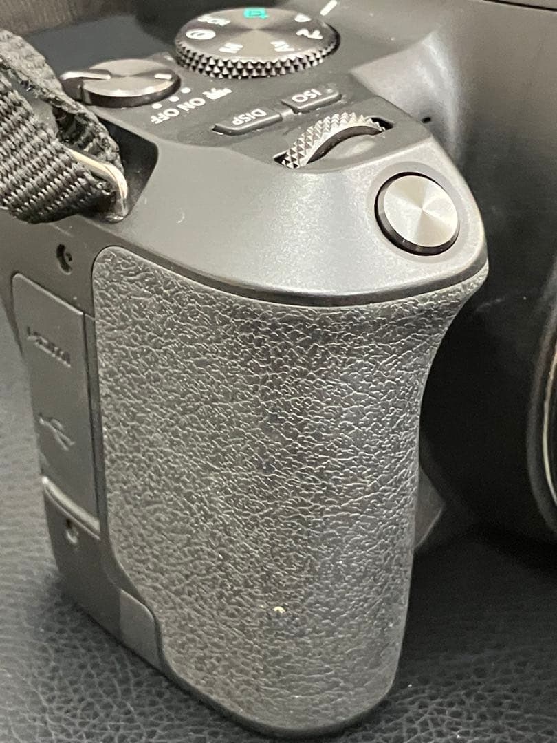 サト 様CANON EOS Kiss X10 レンズキット　一眼レフカメラ