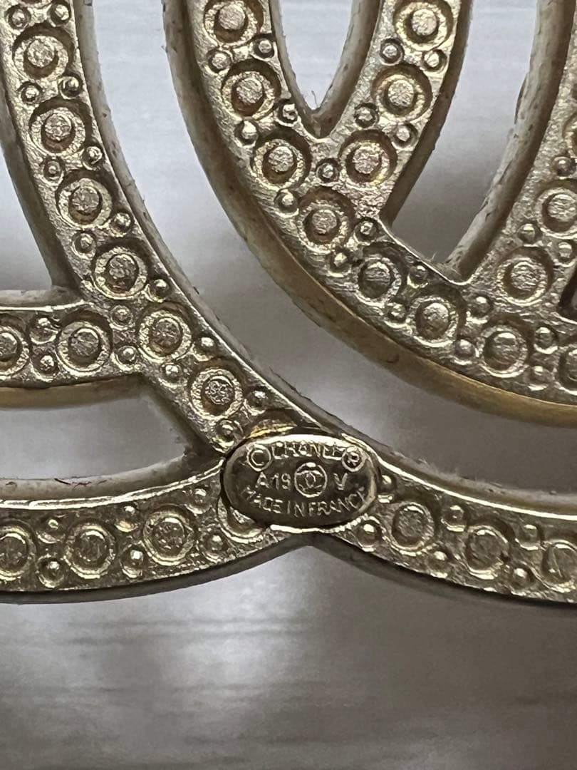 美品　CHANEL ゴールド ブローチ ストーン付き 箱付き