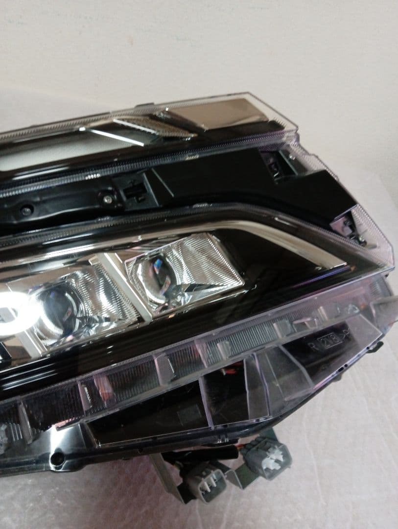 ヴォクシー80系後期ヘッドライトZRR80W/ZRR80/